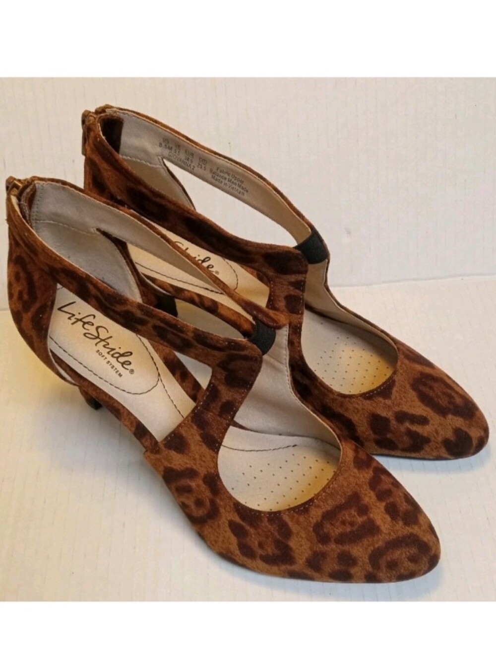 The Life Stride Soft System Giovanna 2 Women's Leopard Heels in size 8.5 Medium